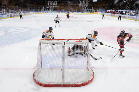 Luleås Noora Tulus sätter 1-1