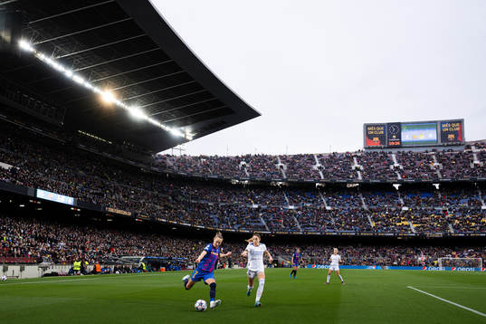 Caroline Graham Hansen of Barcelona and Teresa Abelleira of