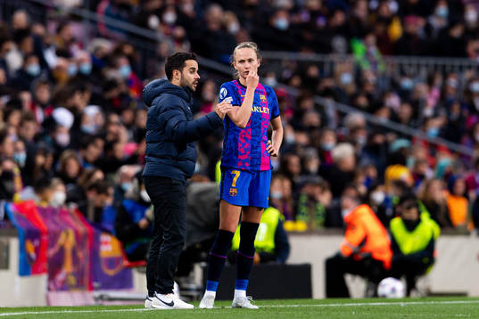 Jonatan Giraldez, head coach of Barcelona and Caroline
