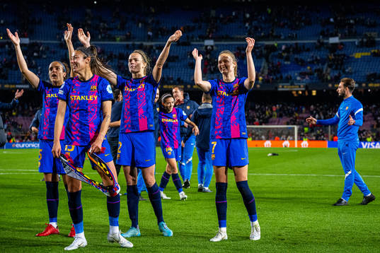 Irene Paredes, Caroline Graham Hansen and players of