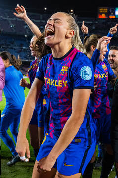 Fridolina Rolfö of Barcelona celebrates