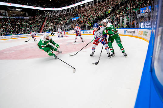 Rögles Mattias Sjögren och Marco Kasper kamp med