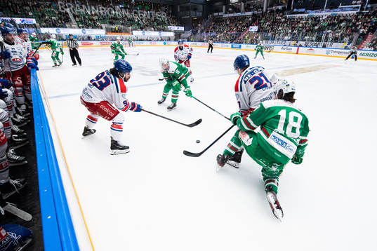 Oskarshamns Cameron Brace och Brian Cooper mot Rögles Adam