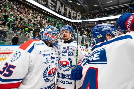 Oskarshamns målvakt Joe Cannata och Brian Cooper jublar