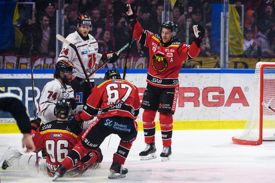 Luleås Juhani Tyrväinen jublar