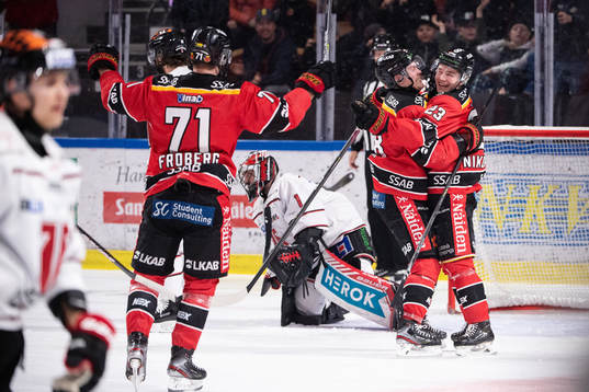 Luleås Joonas Rask och Olli Nikupetri jublar