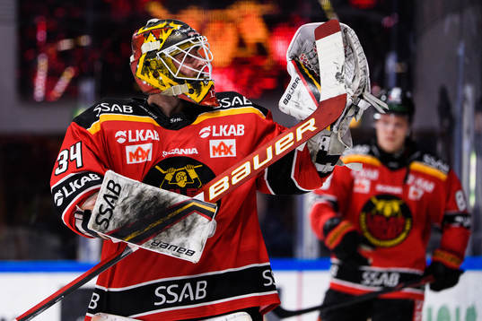 Luleås målvakt Joel Lassinantti jublar