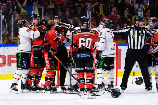 Luleås Oscar Engsund och Olli Nikupetri och Örebros