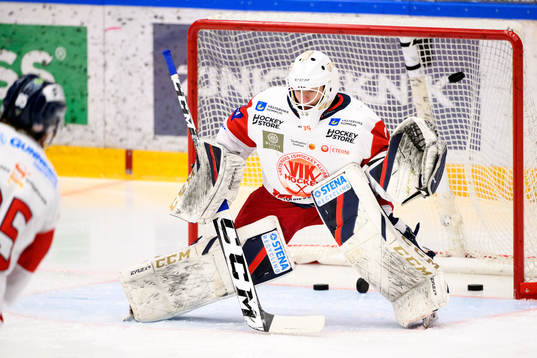 Västerviks Carl Lindbom värmer upp innan kvartsfinal fem