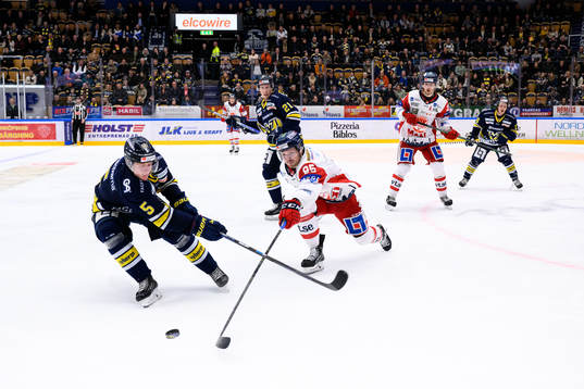 s Victor Sjöholm och Västerviks Danny Kristo