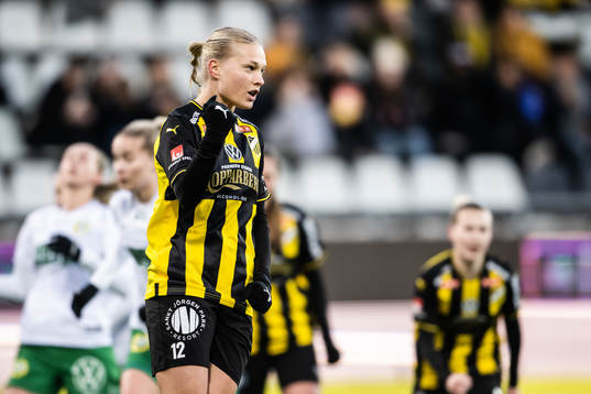 Häckens Stine Larsen jublar