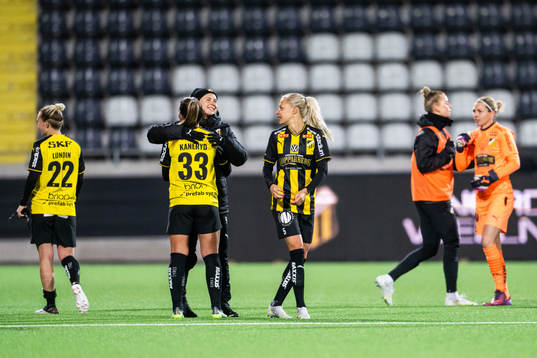 Häckens Filippa Curmark och Johanna Ryttning Kaneryd jublar