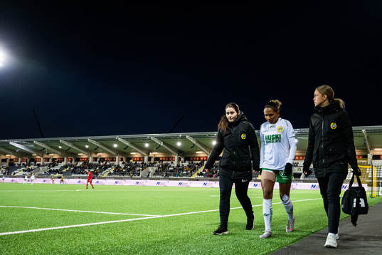 Hammarbys Madelen Janogy lämnar plan