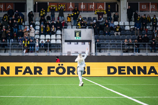 Ida Redig uppträder