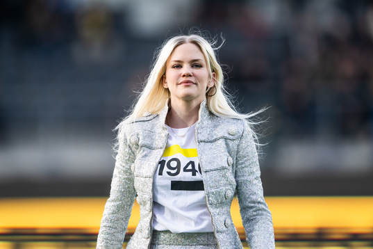 Ida Redig uppträder