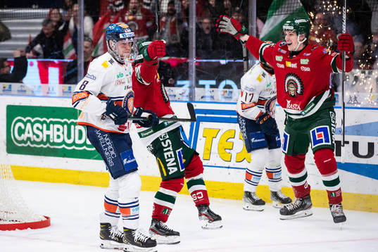 Frölundas Patrik Carlsson och Elmer Söderblom jublar