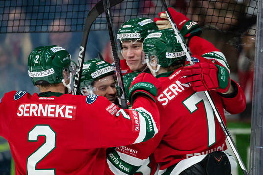 Frölundas Patrik Carlsson jublar med lagkamrater