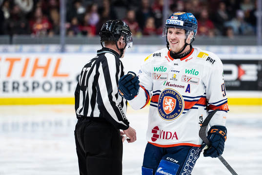 Växjös Joel Persson jublar