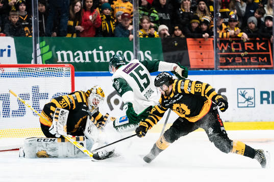Skellefteås målvakt Gustaf Lindvall och Oskar Nilsson mot