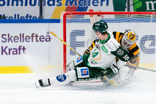 Färjestads Gustav Rydahl och Skellefteås målvakt Gustaf