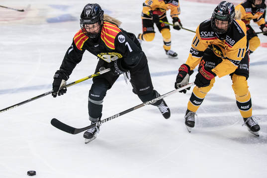 Brynäs Samantha Kolowrat och Luleås Josefine Persson