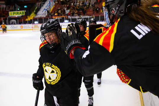 Brynäs Katerina Mrazova jublar