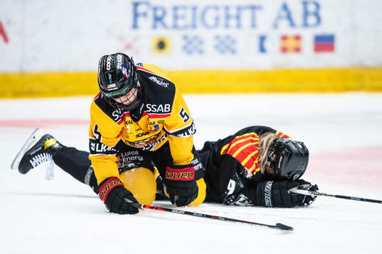 Luleås Johanna Fällman och Brynäs Josefin Bouveng