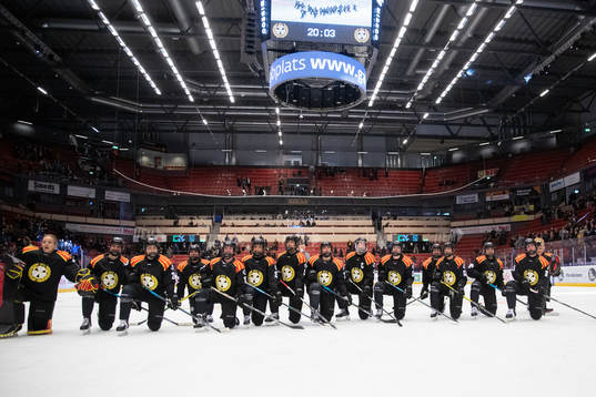 Brynäs spelare jublar