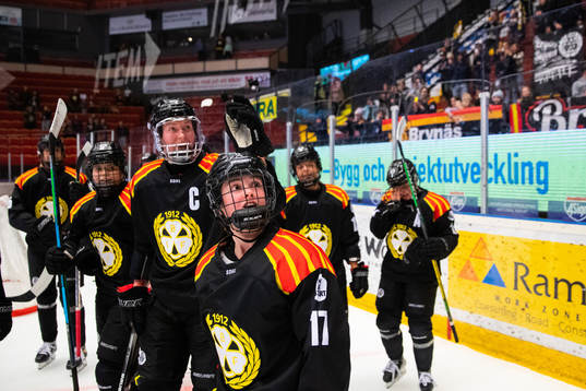 Brynäs Jaycee Gebhard  jublar