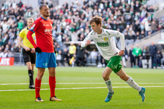 Hammarbys Williot Swedberg jublar