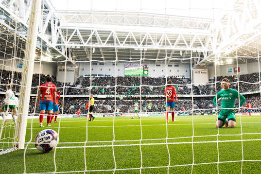 Helsingborgs målvakt Kalle Joelsson deppar