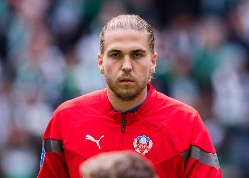 Helsingborgs Charlie Weberg innan fotbollsmatchen i