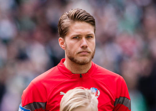 Helsingborgs målvakt Kalle Joelsson innan fotbollsmatchen