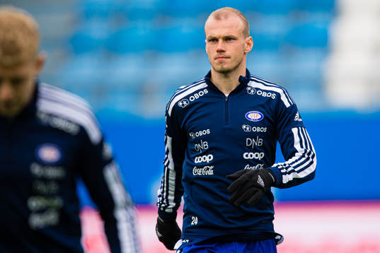 Petter Dahle Strand of Vålerenga warms up