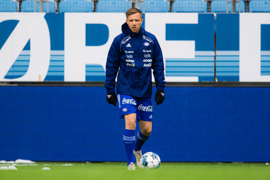 Ivan Tarek Fjellstad Näsberg of Vålerenga warms up