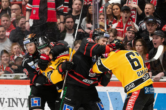Örebros Oliver Eklind och Emil Larsson i bråk med Luleås