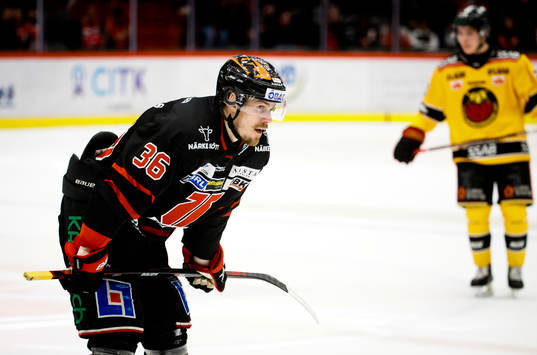 Örebros Emil Larsson deppar