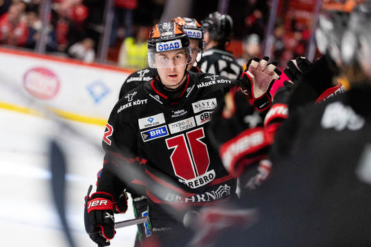 Örebros Robert Leino jublar