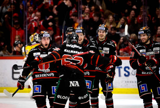 Örebros Robert Leino gör 1-1 och jublar