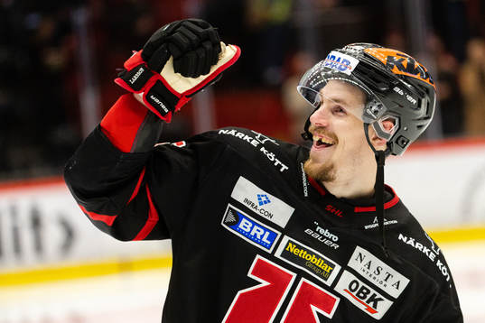 Örebros Emil Larsson jublar