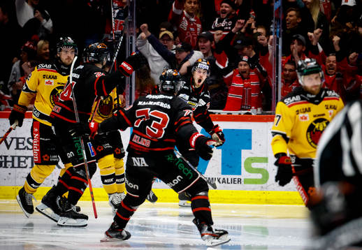 Örebros Emil Larsson jublar