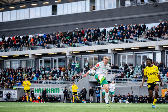 Kristian Eriksen of HamKam and Ogbu Igoh of Lillestrøm