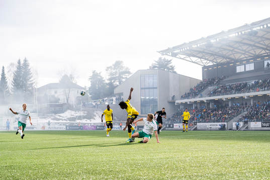 Ogbu Igoh of Lillestrøm and Kristian Eriksen of HamKam