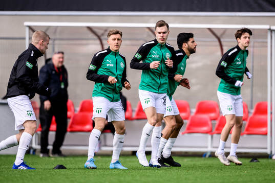 Västerås spelare värmer upp
