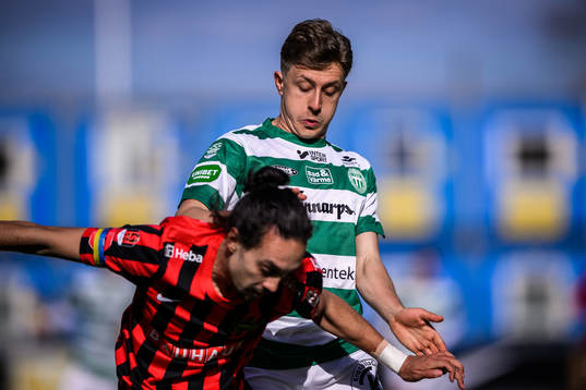 Brommapojkarnas Monir Jelassi och Västerås Simon Gefvert