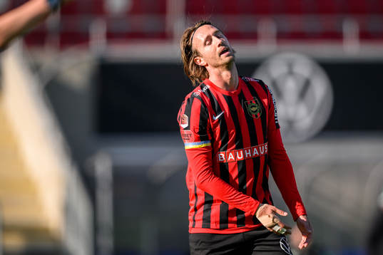 Brommapojkarnas Philip Hellqvist deppar