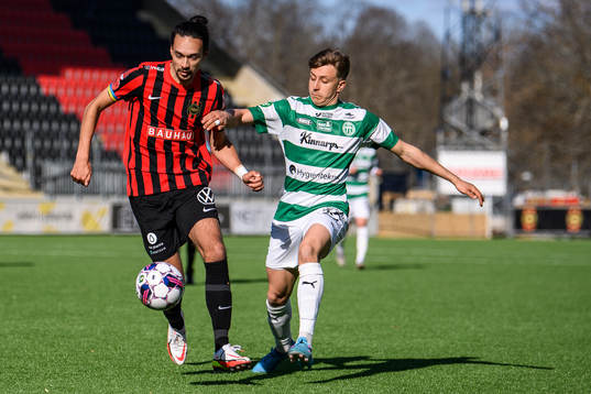 Brommapojkarnas Monir Jelassi och Västerås Simon Gefvert
