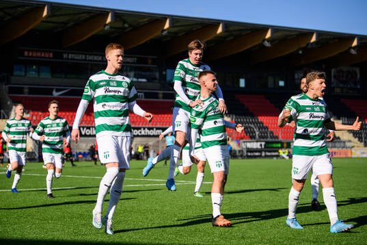Västerås Jesper Merbom Adolfsson jublar med lagkamrater