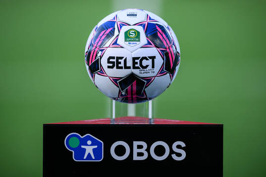 Matchbollen på ett podium