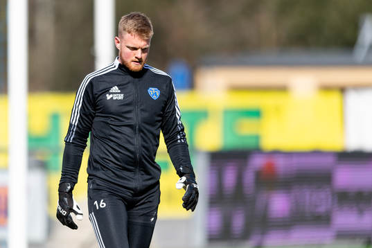 Falkenbergs målvakt Tim Erlandsson före fotbollsmatchen i